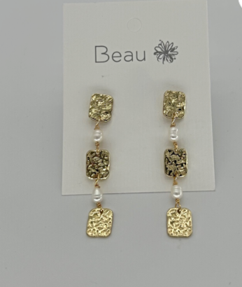 BE372 Beau Three square gold pearl earring