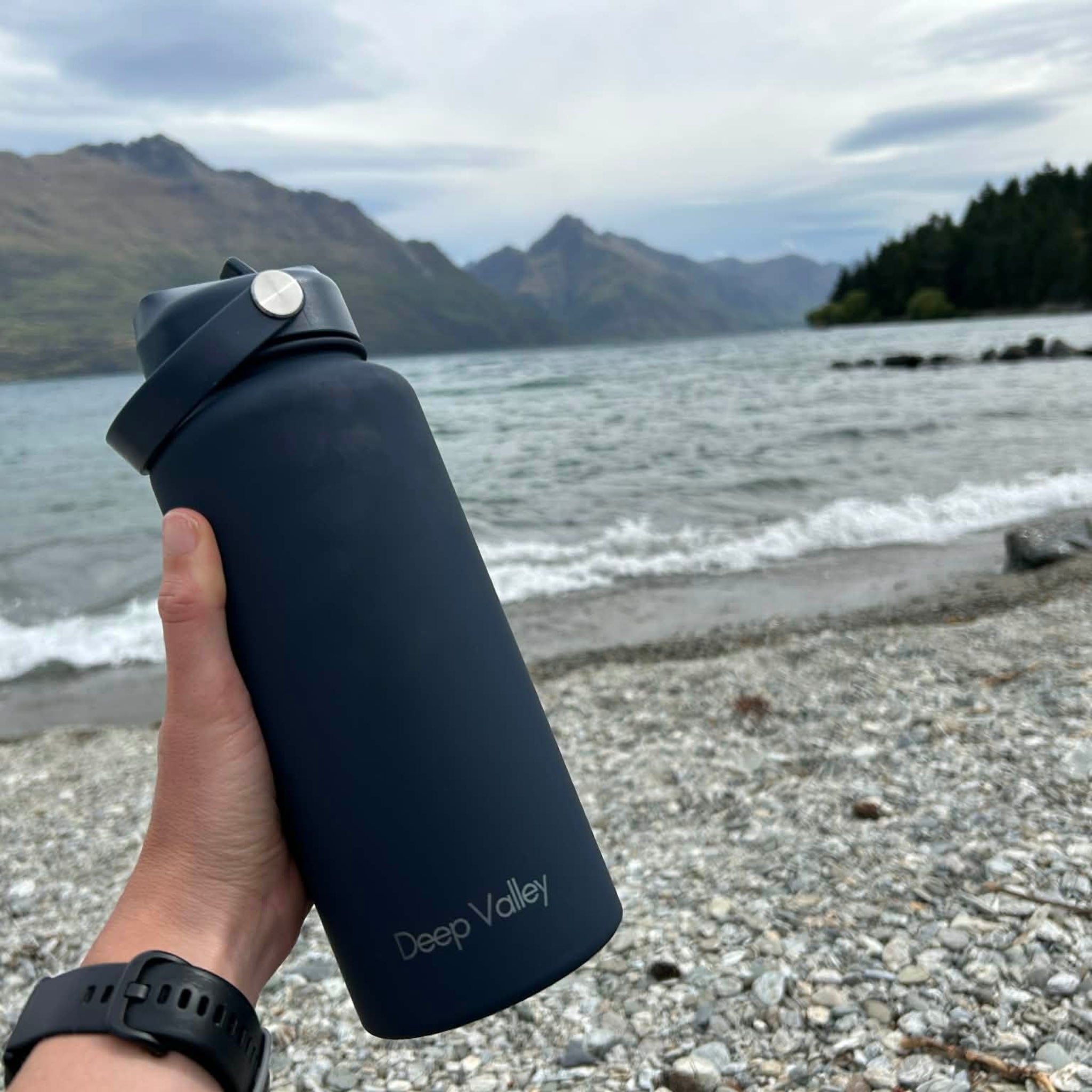 Bundle: Indigo Blue 1L Insulated Bottle + Black DayTrip Mini Bag